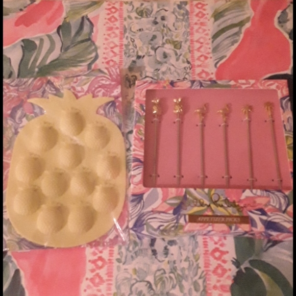 Lilly Pulitzer Other - Lilly Pulitzer pineapple ice mood & 6 meta…
